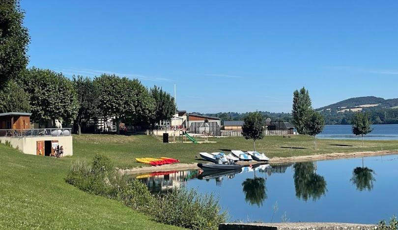 Villefranche-de-Panat Villa Le Menhir 4 Ch Au Bord Du Lac Et Terrasse מראה חיצוני תמונה