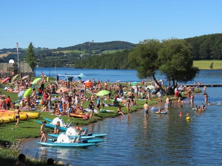 Villefranche-de-Panat Villa Le Menhir 4 Ch Au Bord Du Lac Et Terrasse מראה חיצוני תמונה