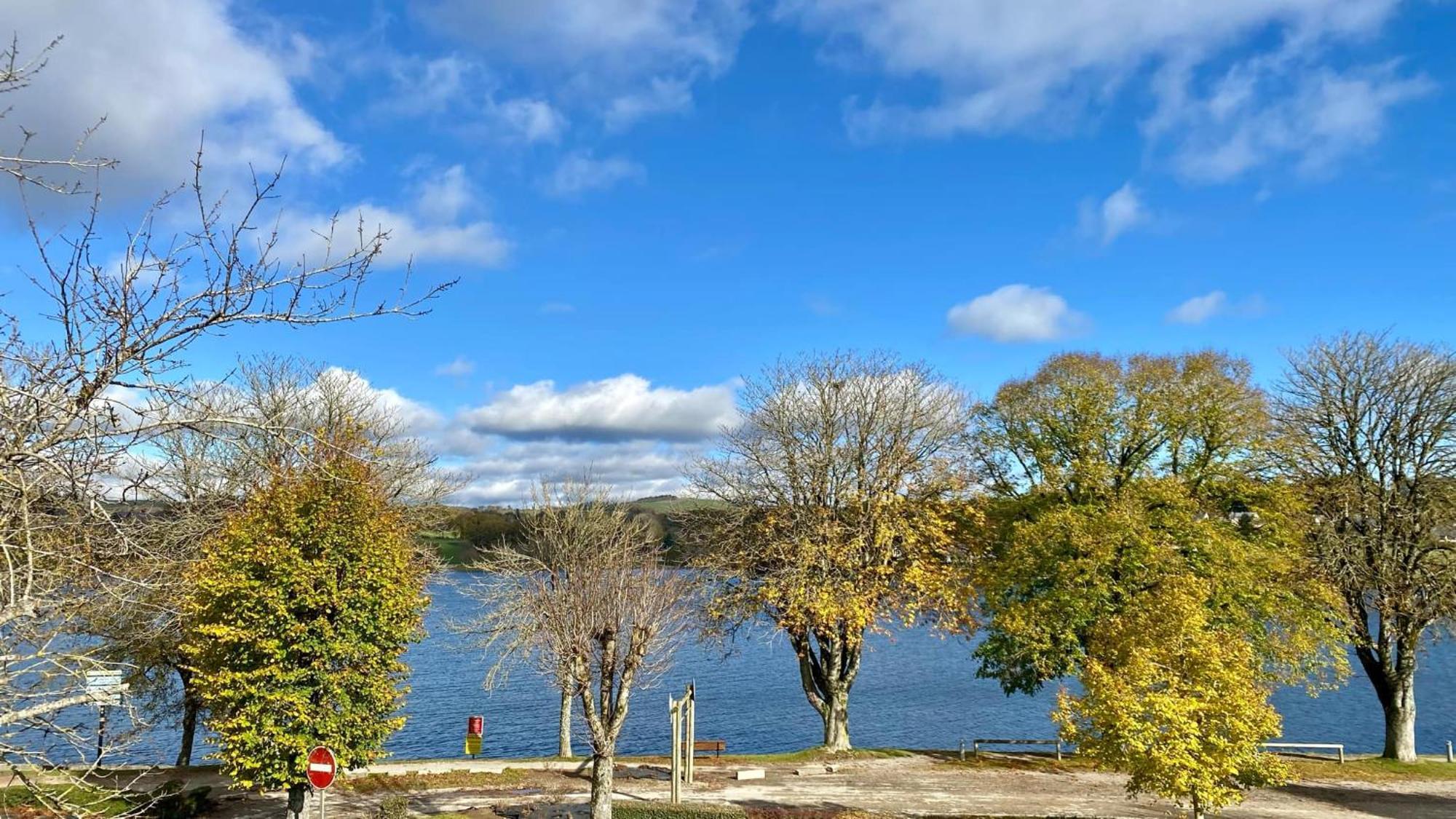 Villefranche-de-Panat Villa Le Menhir 4 Ch Au Bord Du Lac Et Terrasse מראה חיצוני תמונה