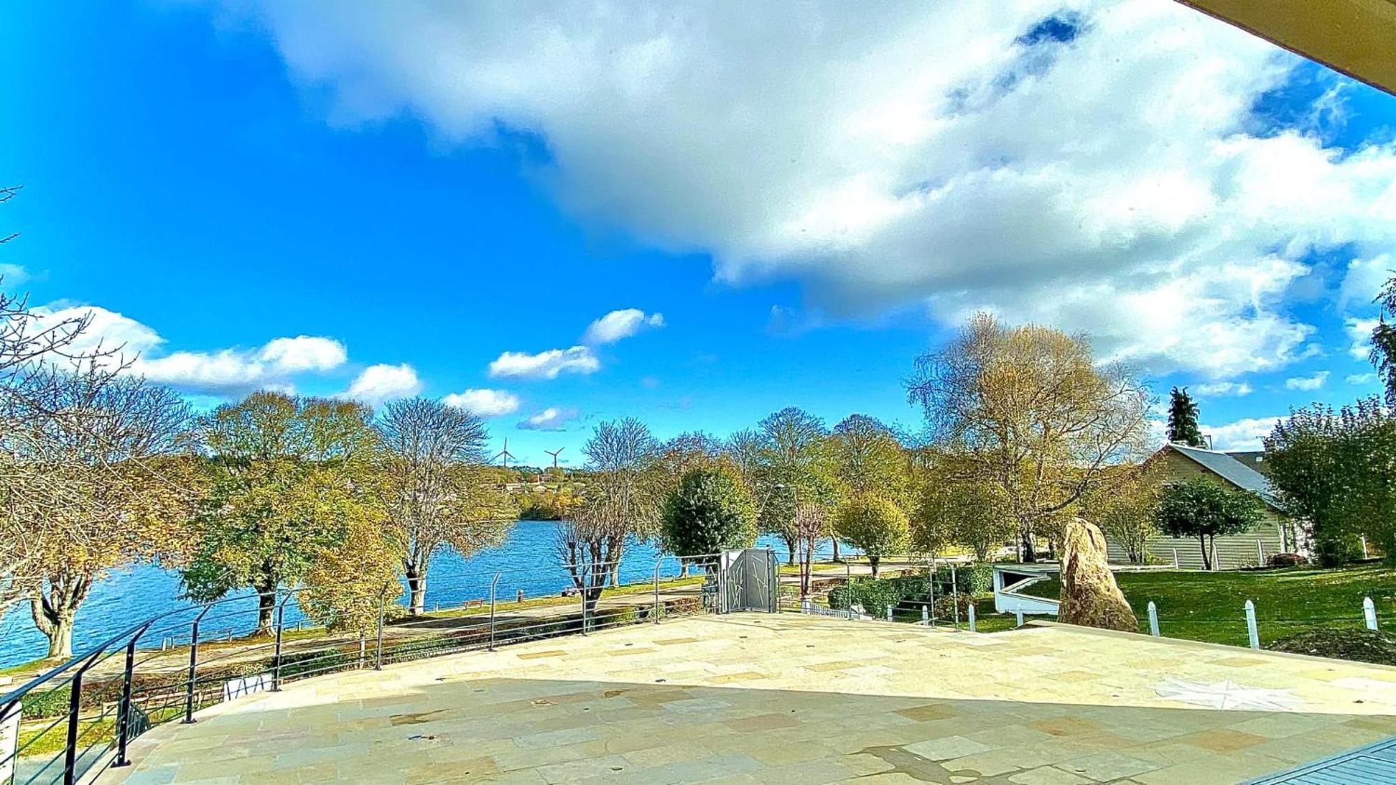 Villefranche-de-Panat Villa Le Menhir 4 Ch Au Bord Du Lac Et Terrasse מראה חיצוני תמונה