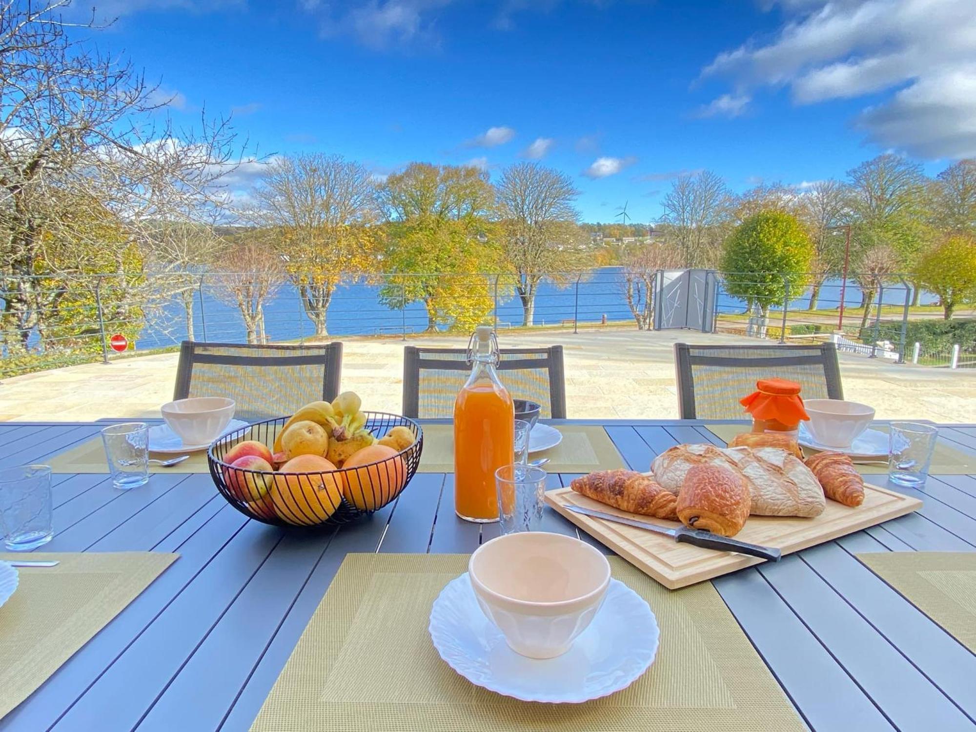 Villefranche-de-Panat Villa Le Menhir 4 Ch Au Bord Du Lac Et Terrasse מראה חיצוני תמונה